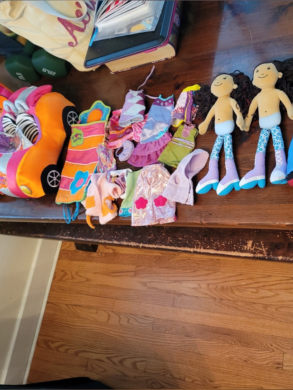 Groovy Girls Convertible Car, Zebra Bed, Sleeping Bag, 4 Dolls, And Clothing